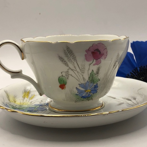 1945-1966 Shelley 20136 Fine Bone China Teacup & Saucer, Scalloped, Wildflowers - Picture 2 of 10